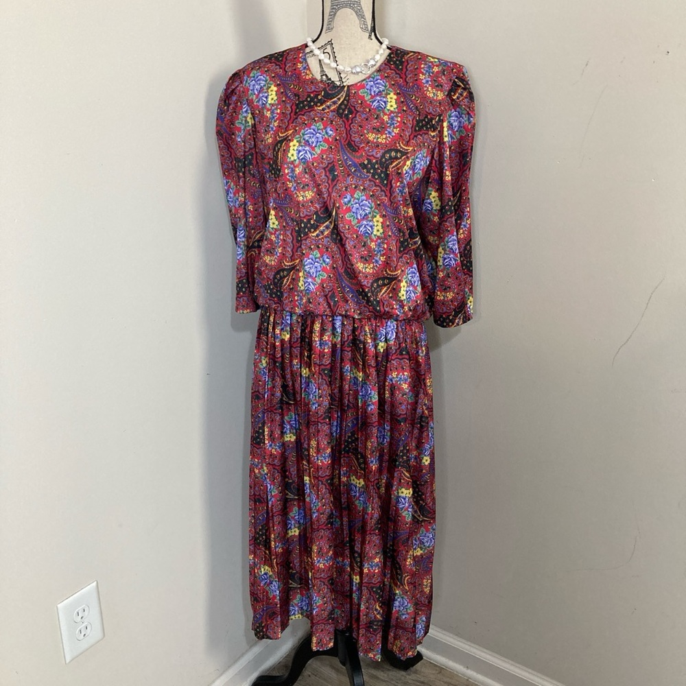 Elmora Women’s Red Blue Satin-ie Floral Pleated Maxi Dress Vintage Vibe